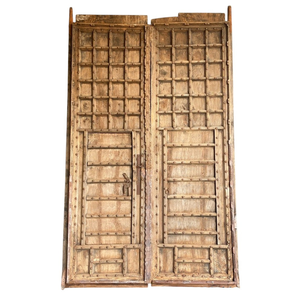 WOODEN DOOR