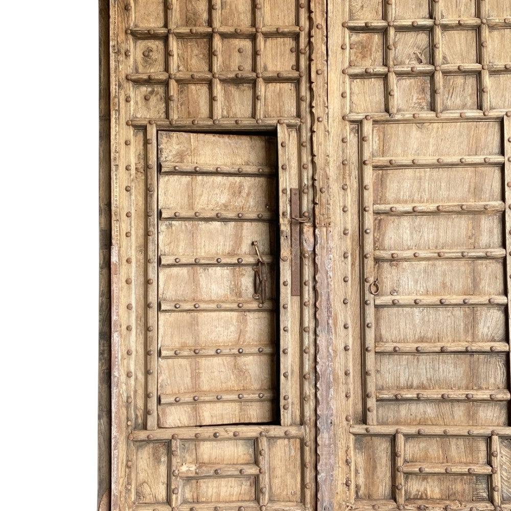 WOODEN DOOR