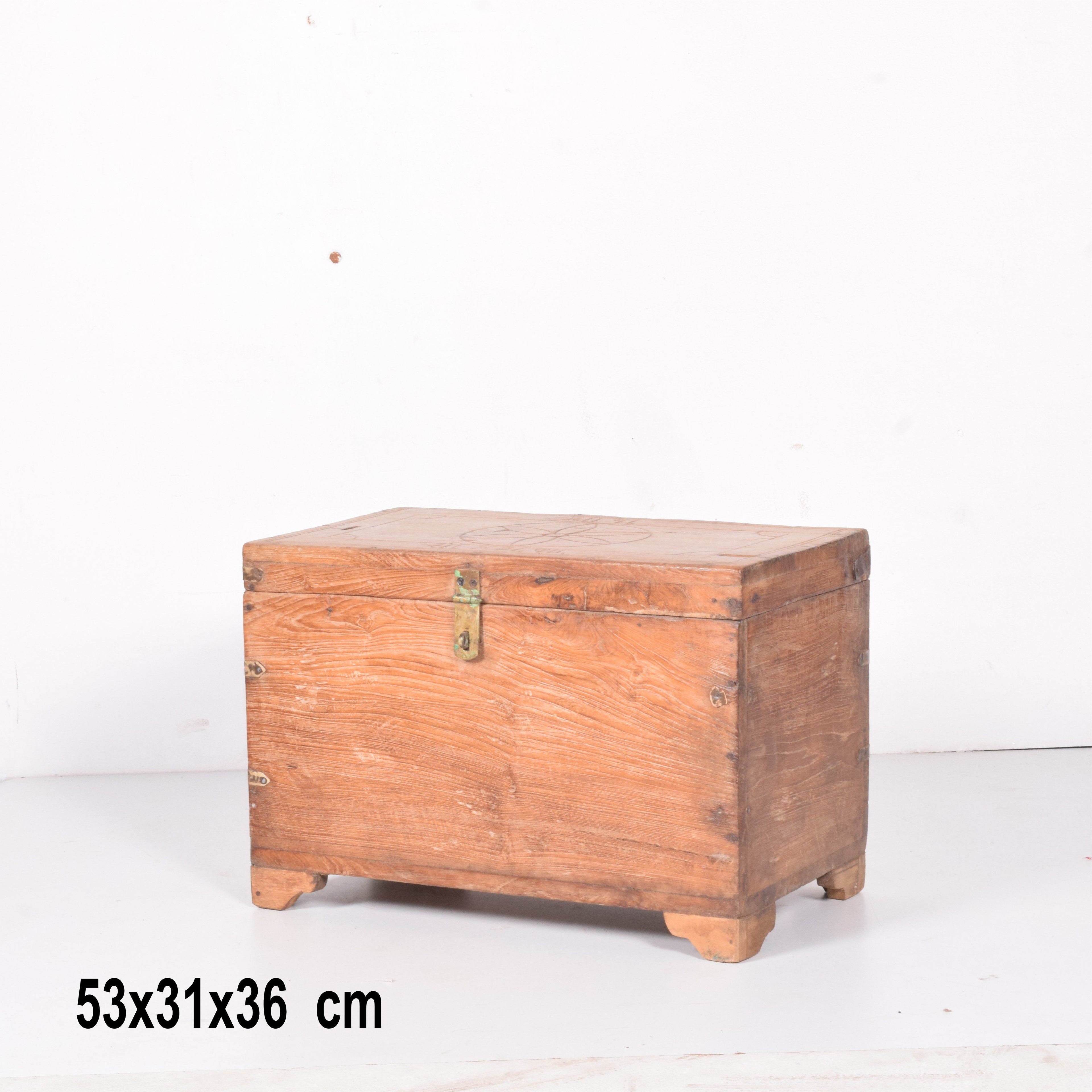 VINTAGE WOODEN BOX