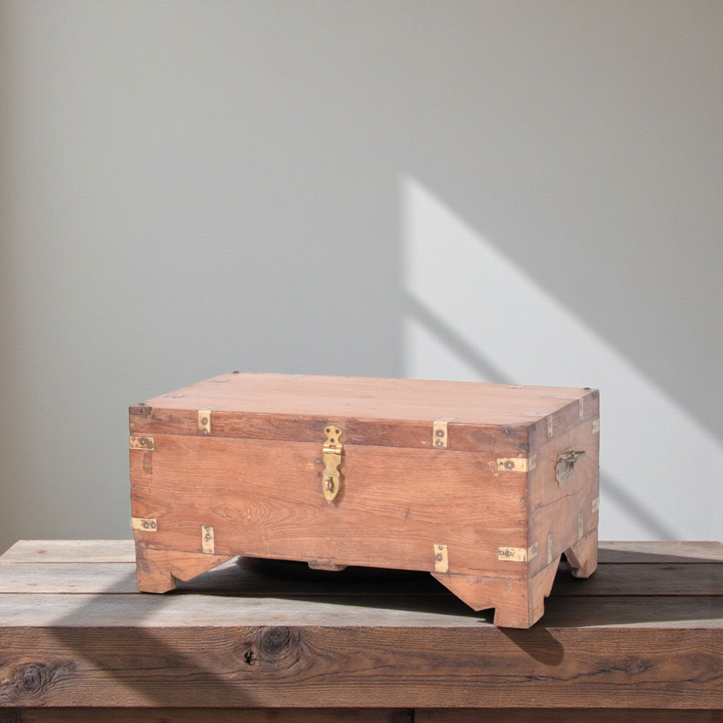 VINTAGE WOODEN BOX