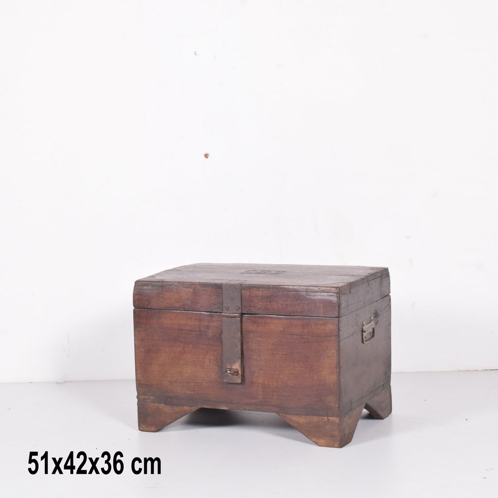 VINTAGE WOODEN BOX