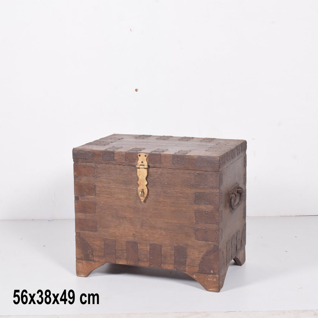 VINTAGE WOODEN BOX