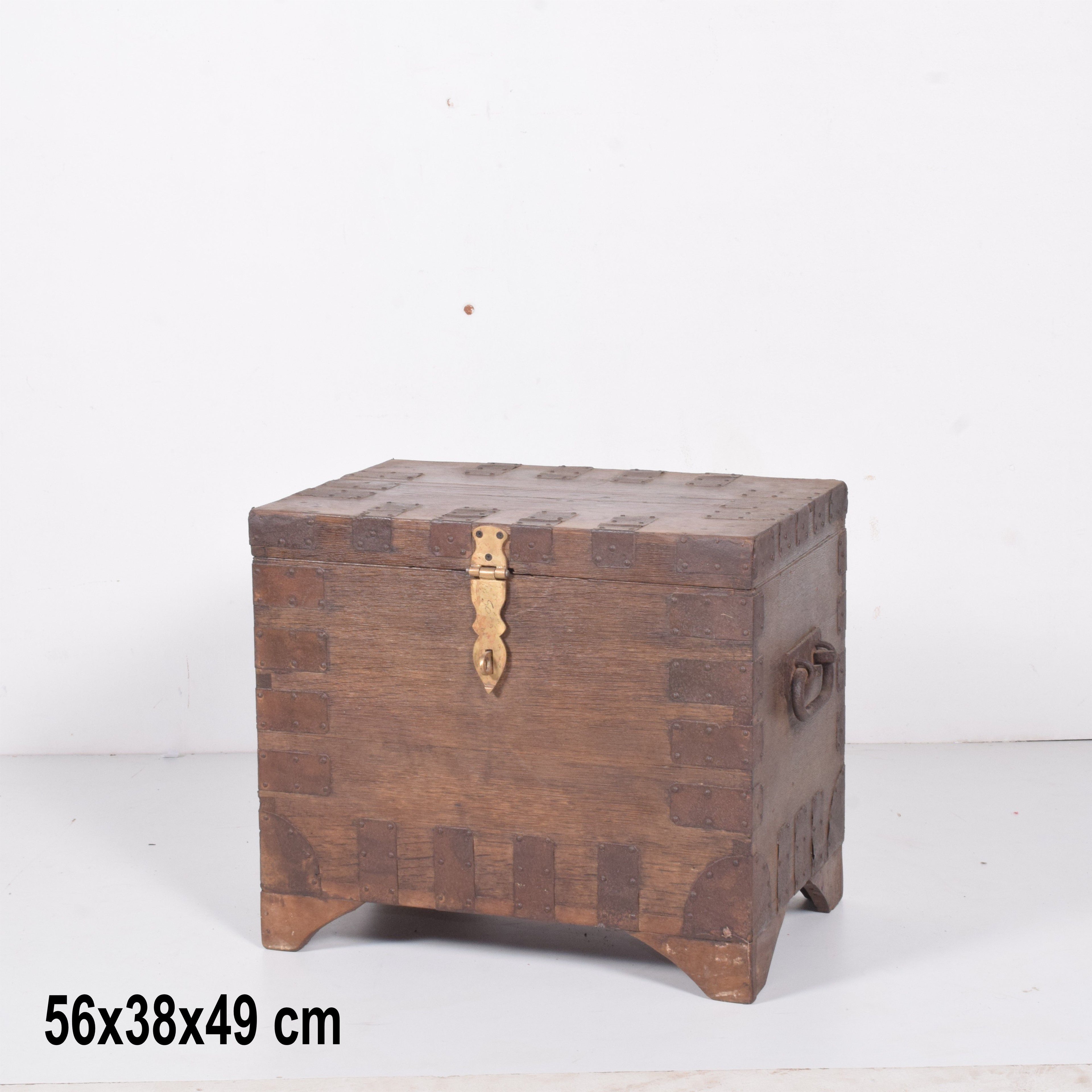 VINTAGE WOODEN BOX