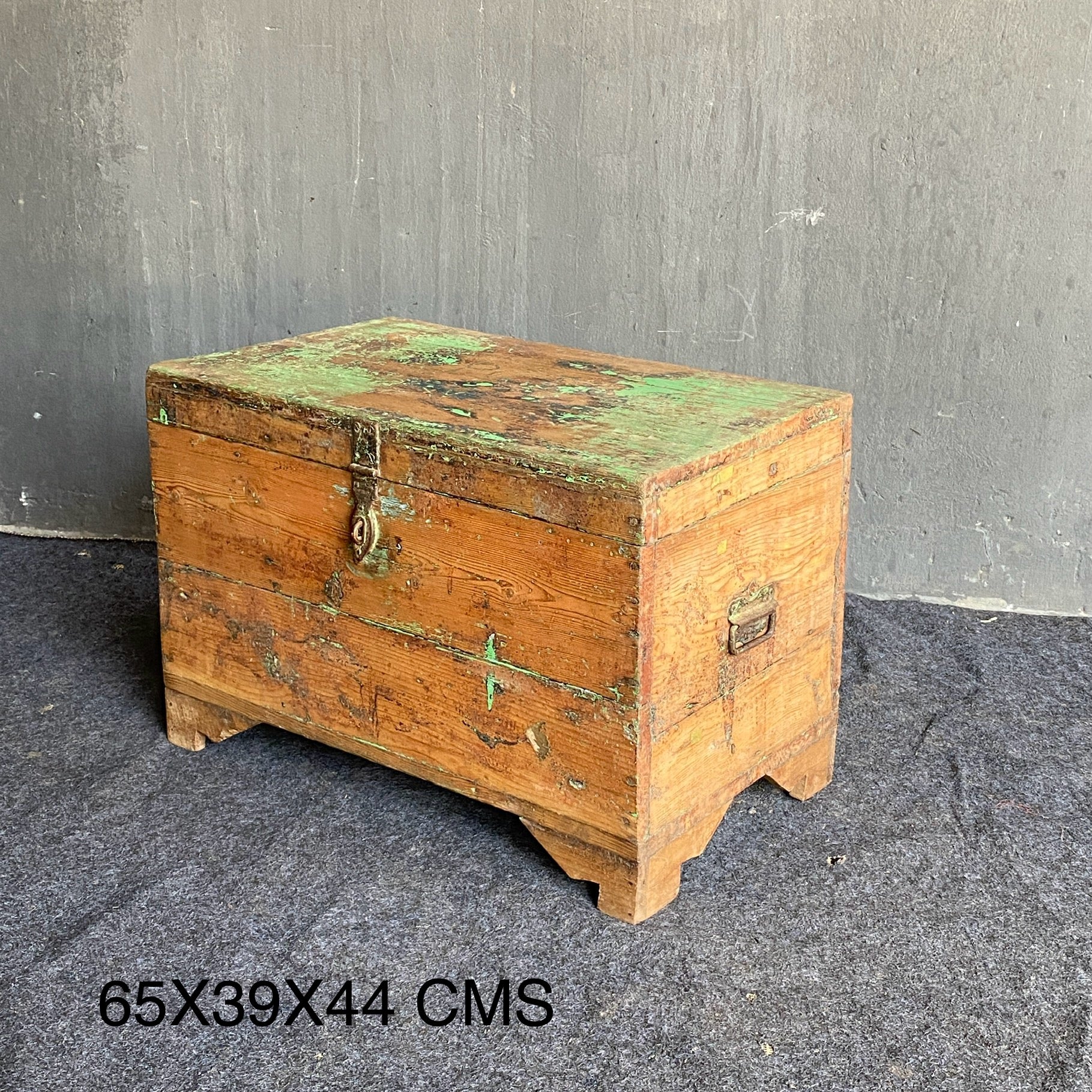 VINTAGE WOODEN BOX