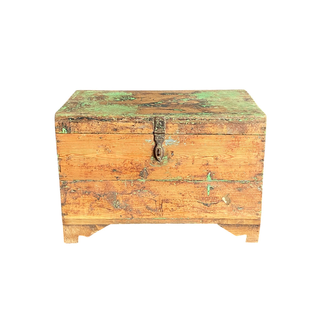 VINTAGE WOODEN BOX