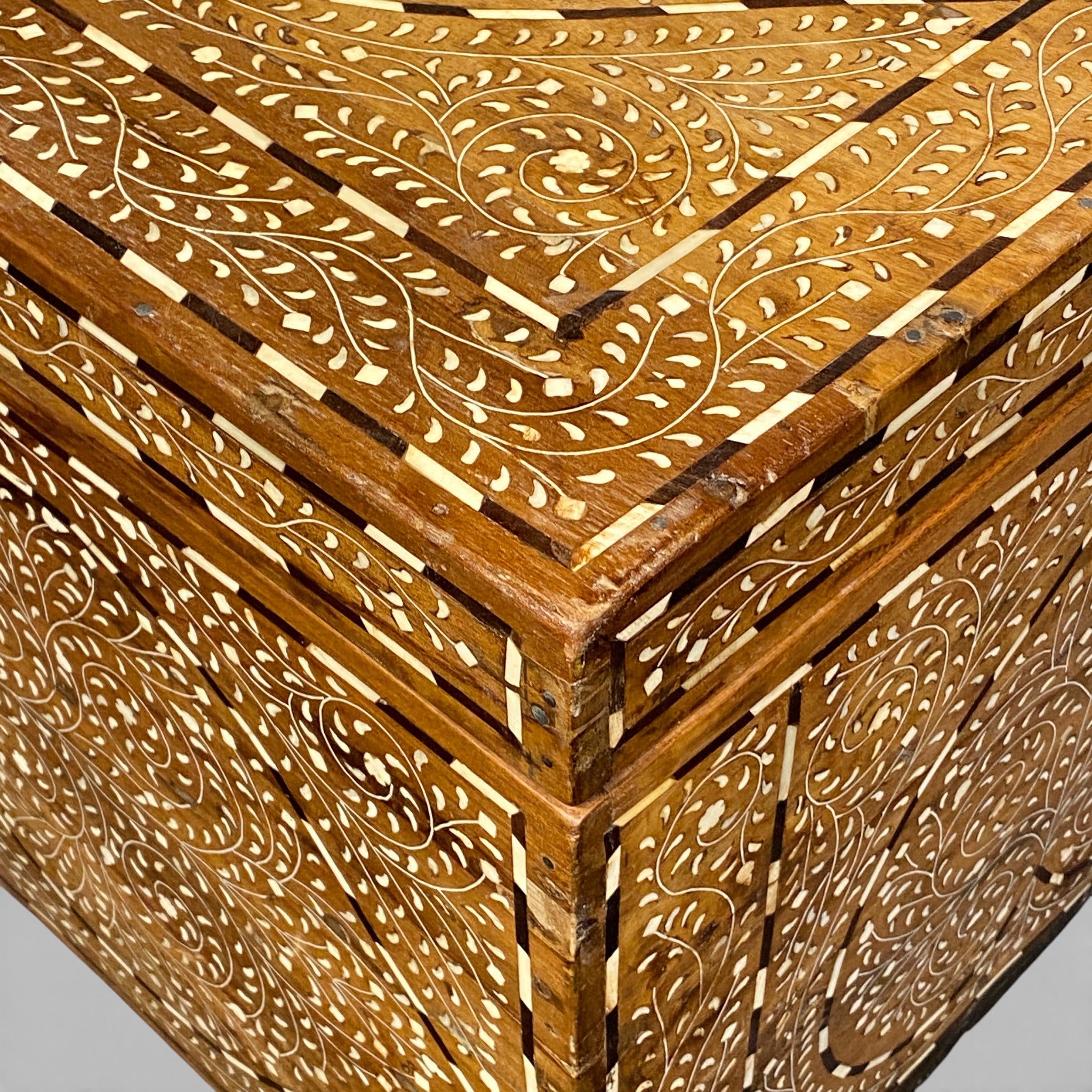 Vintage Mandala Trunk