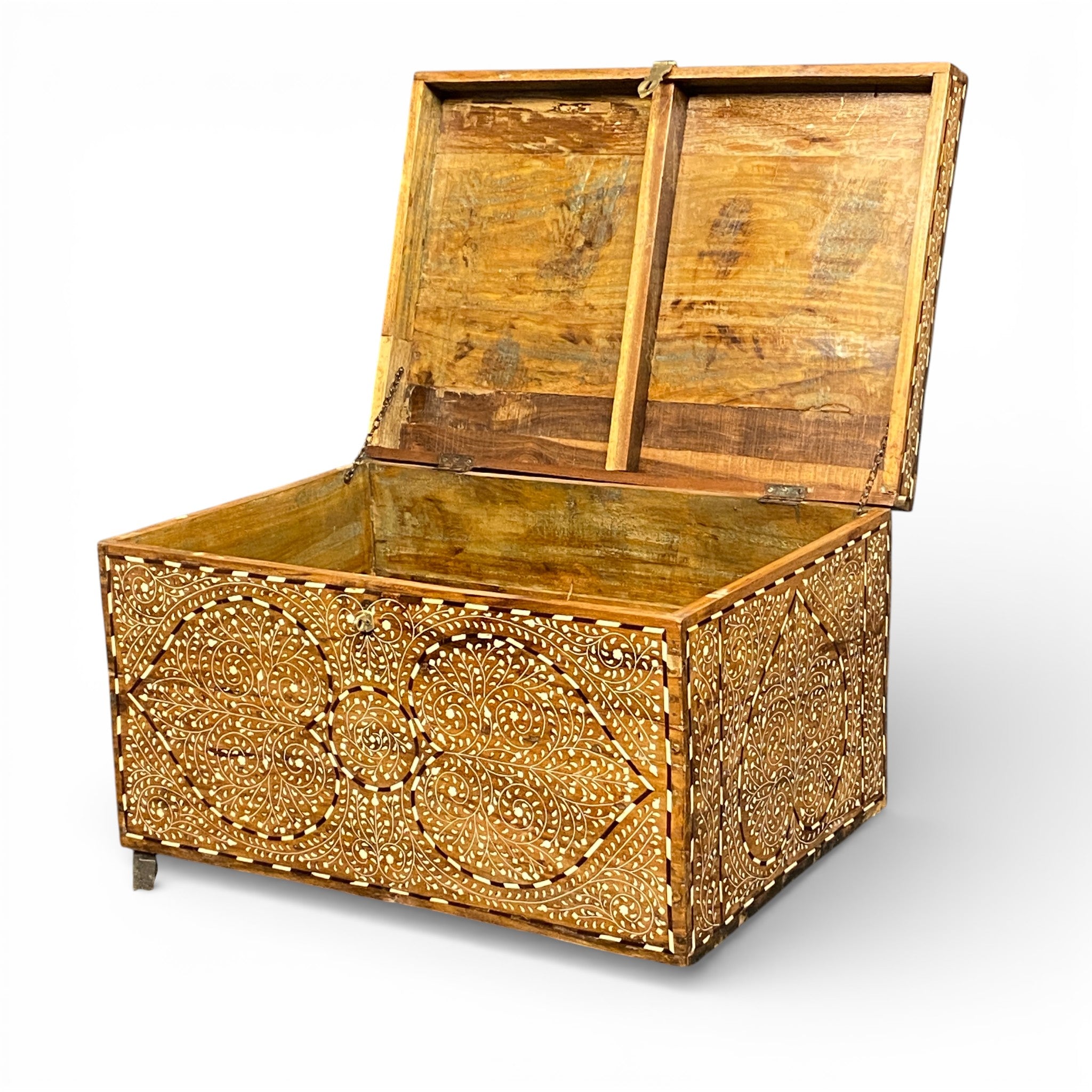 Vintage Mandala Trunk