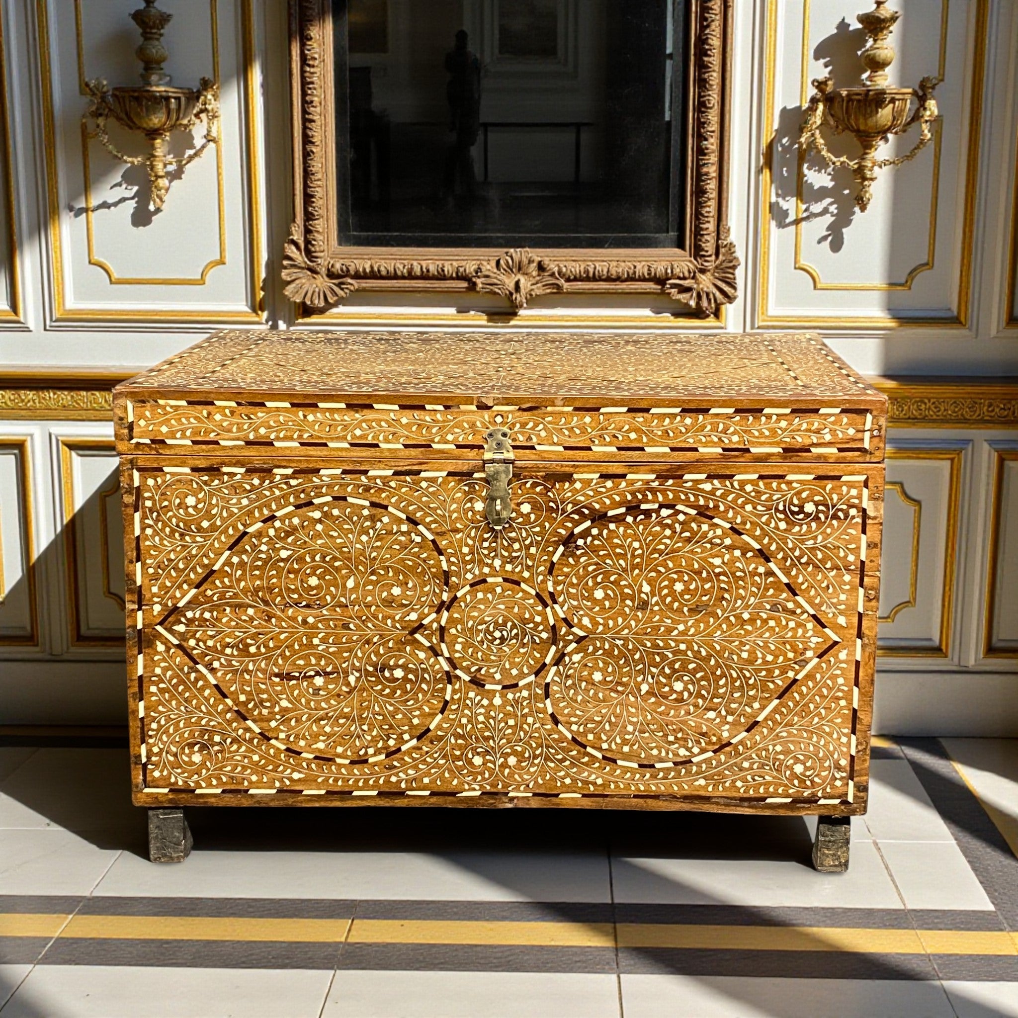 Vintage Mandala Trunk