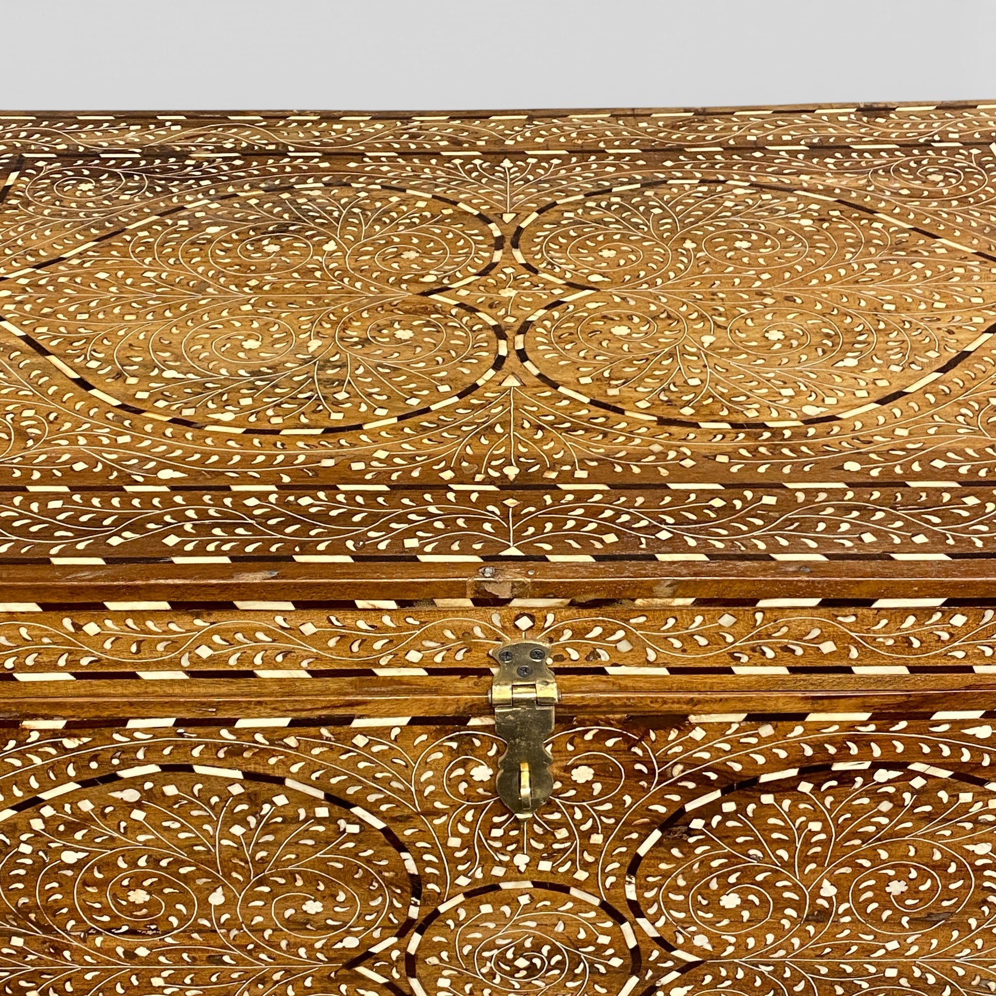 Vintage Mandala Trunk