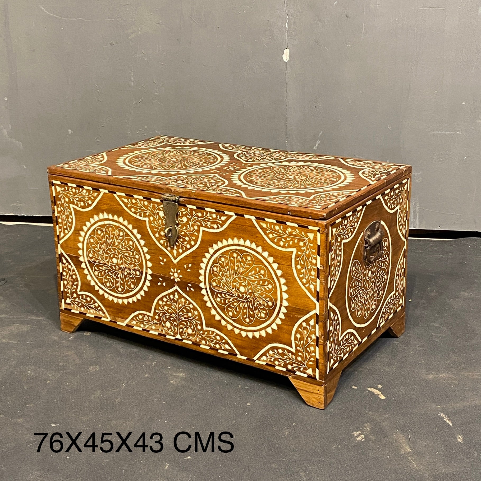 Vintage Mandala Trunk