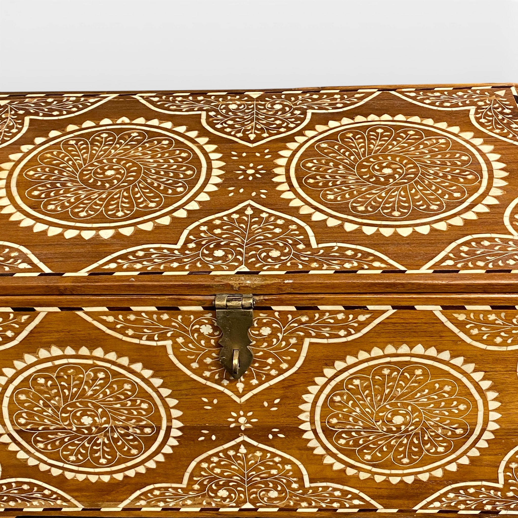 Vintage Mandala Trunk