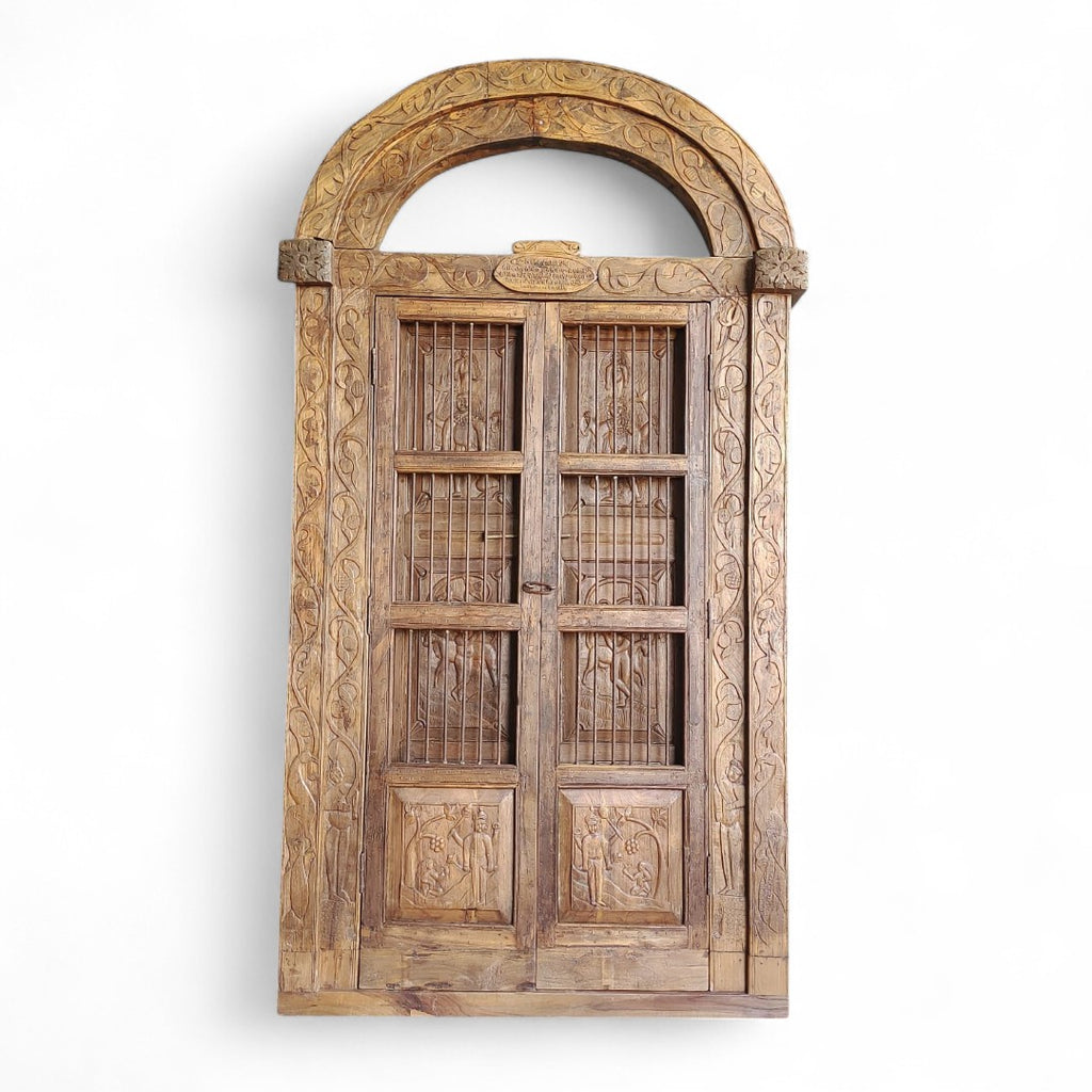WOODEN DOOR