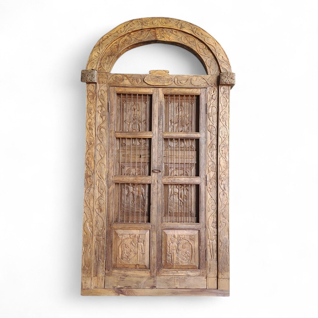 WOODEN DOOR