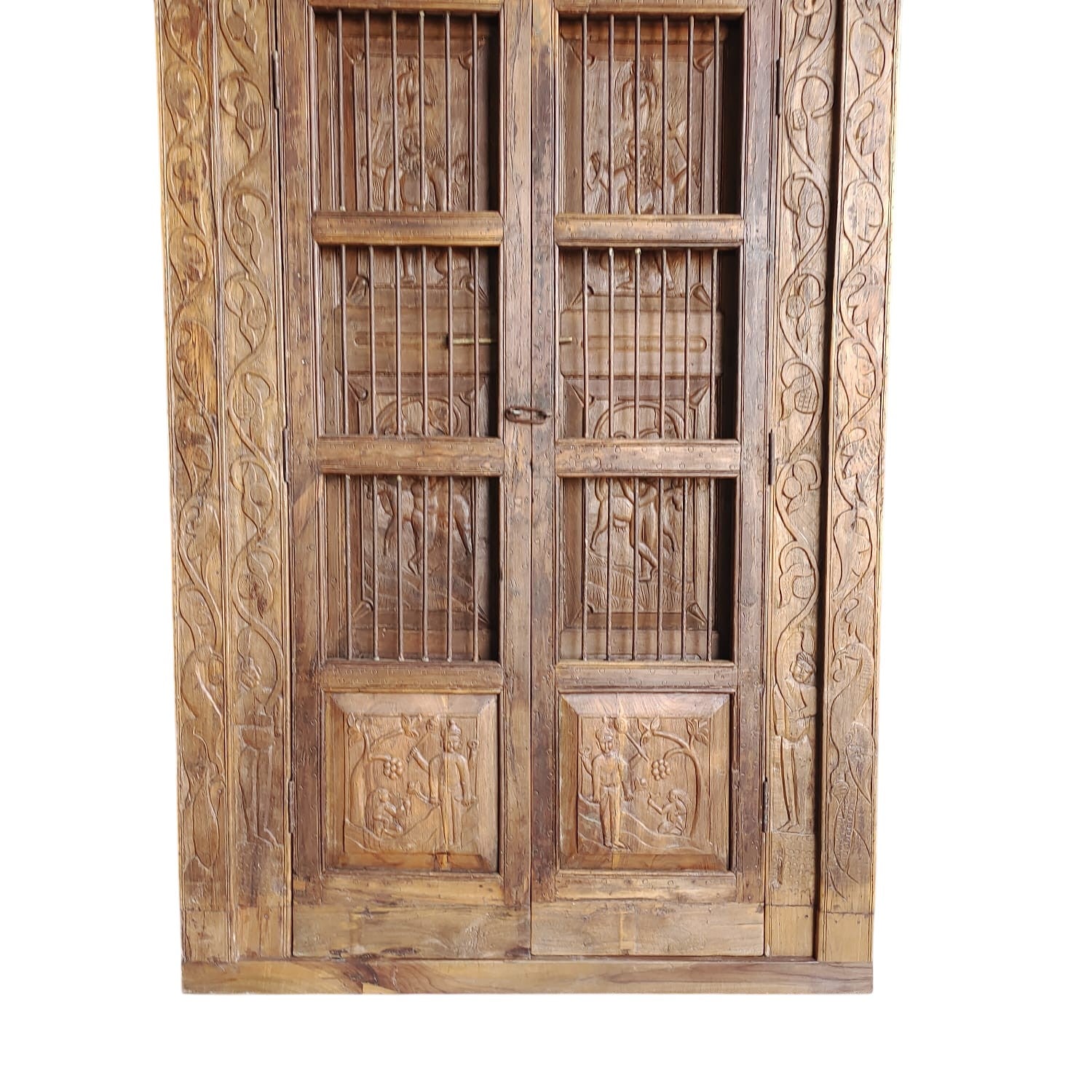 WOODEN DOOR
