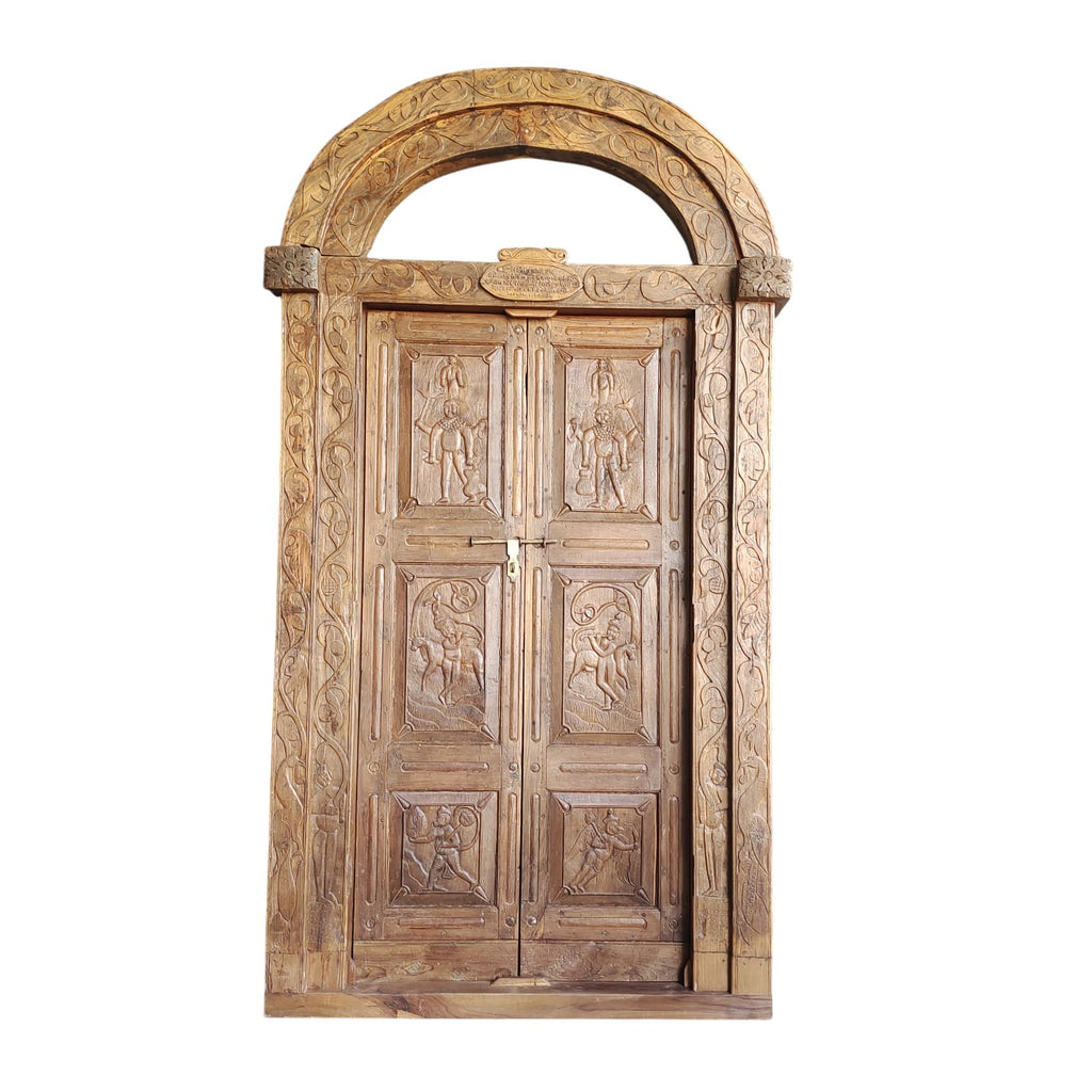 WOODEN DOOR