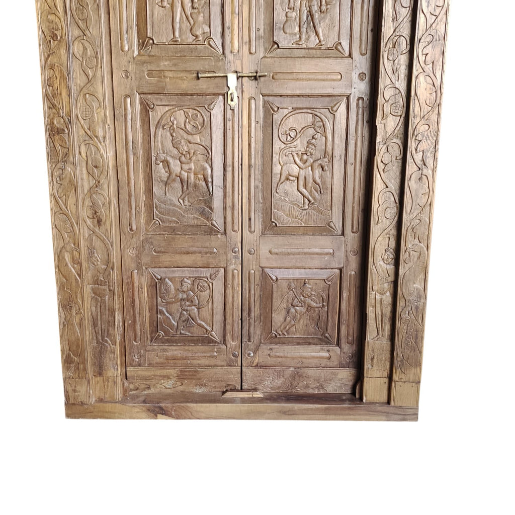 WOODEN DOOR