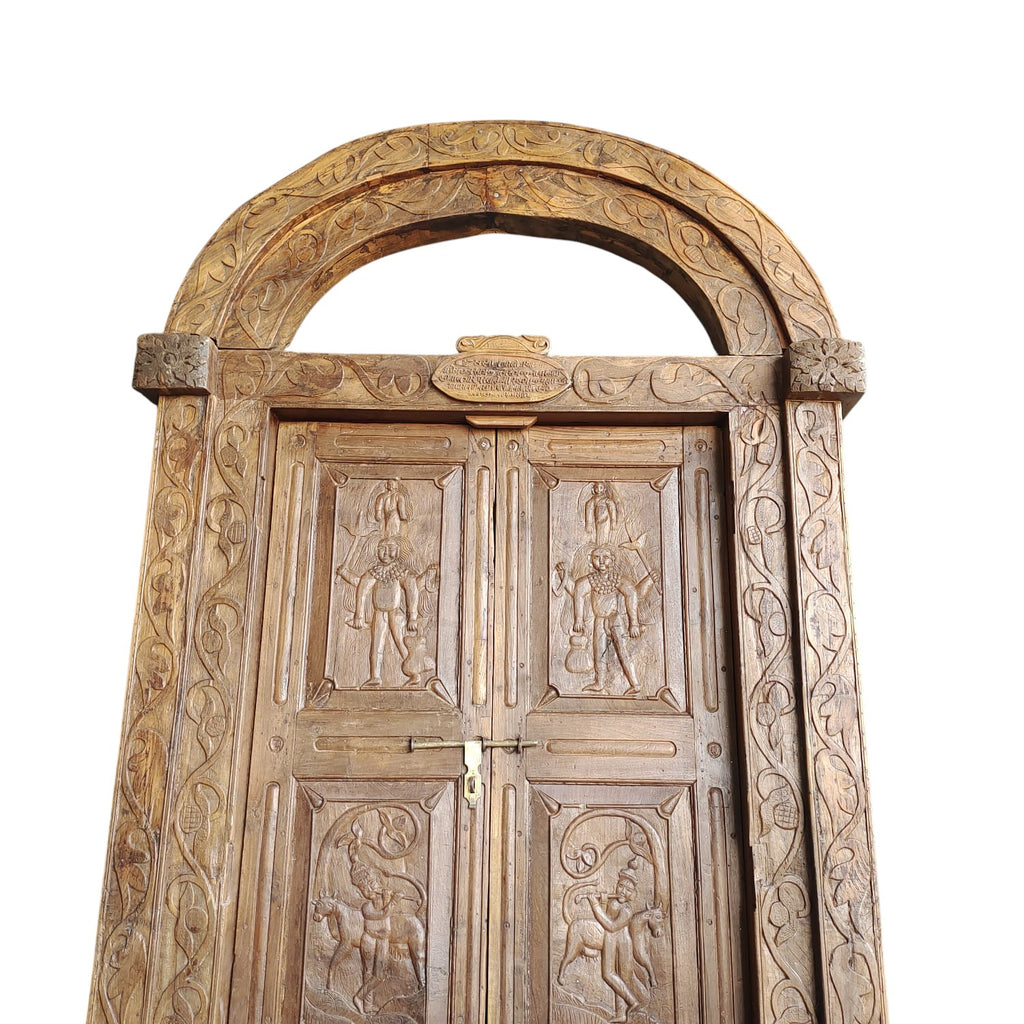 WOODEN DOOR