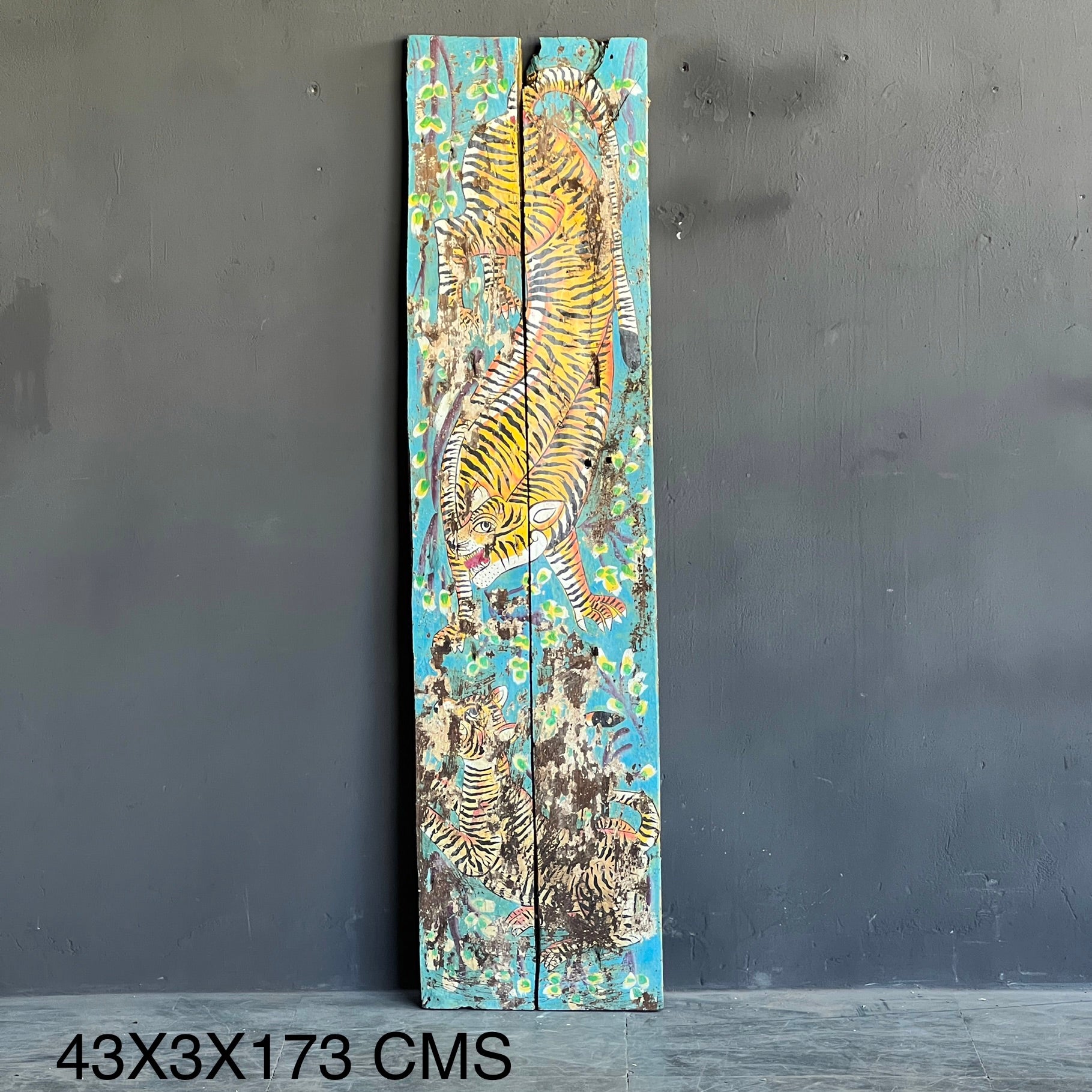 Hand-Painted Tiger Panel – handcrafted vintage Indian decor from Jodhpur, Rajasthan
