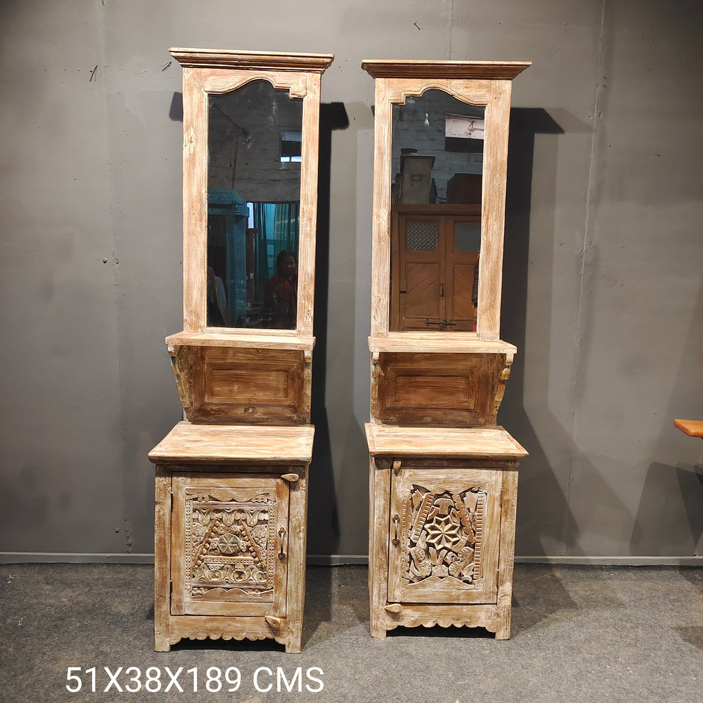 WOODEN DRESSHING TABLLE