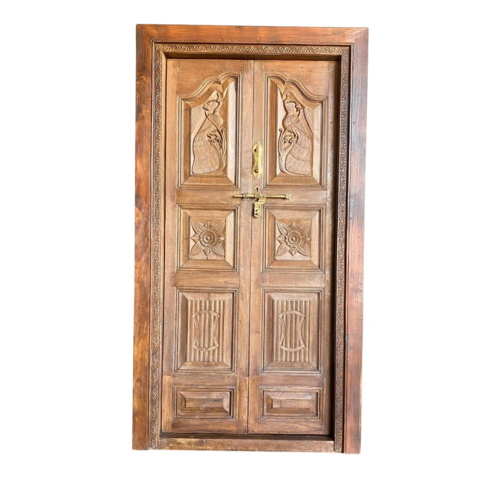WOODEN DOOR