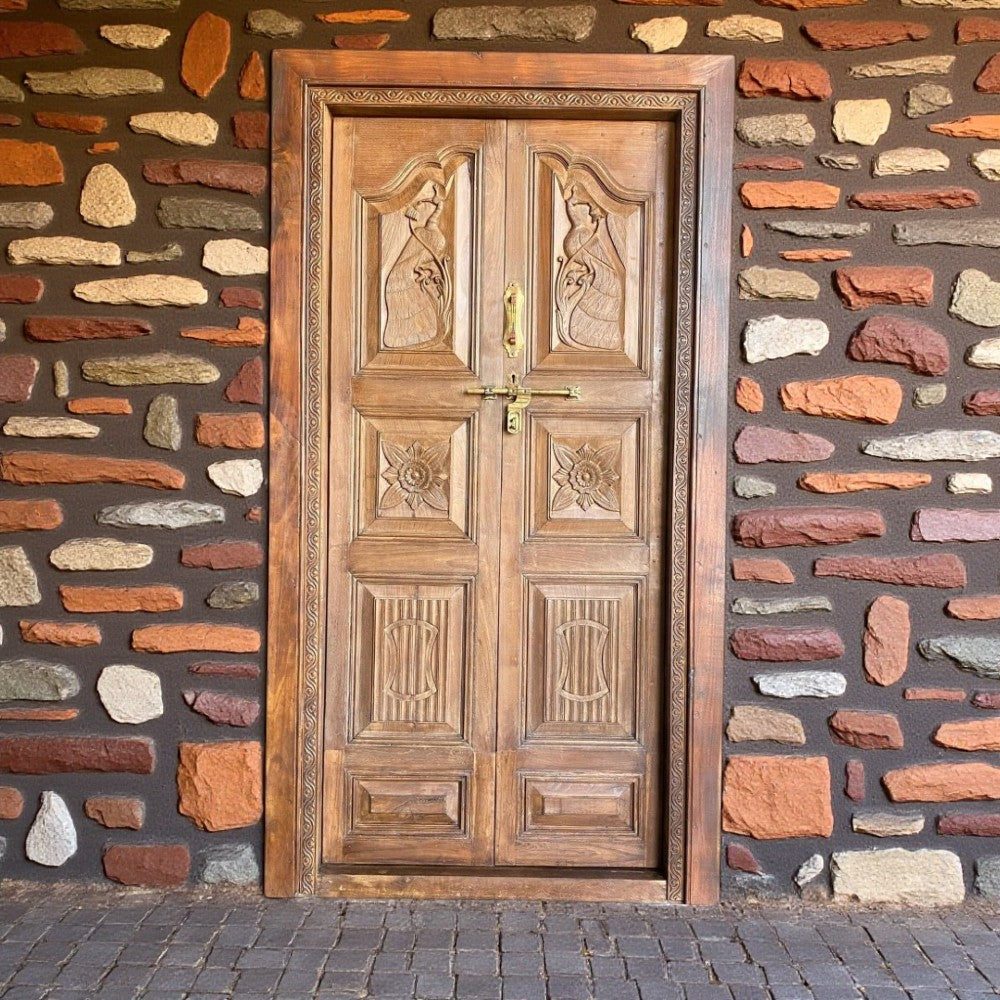 WOODEN DOOR
