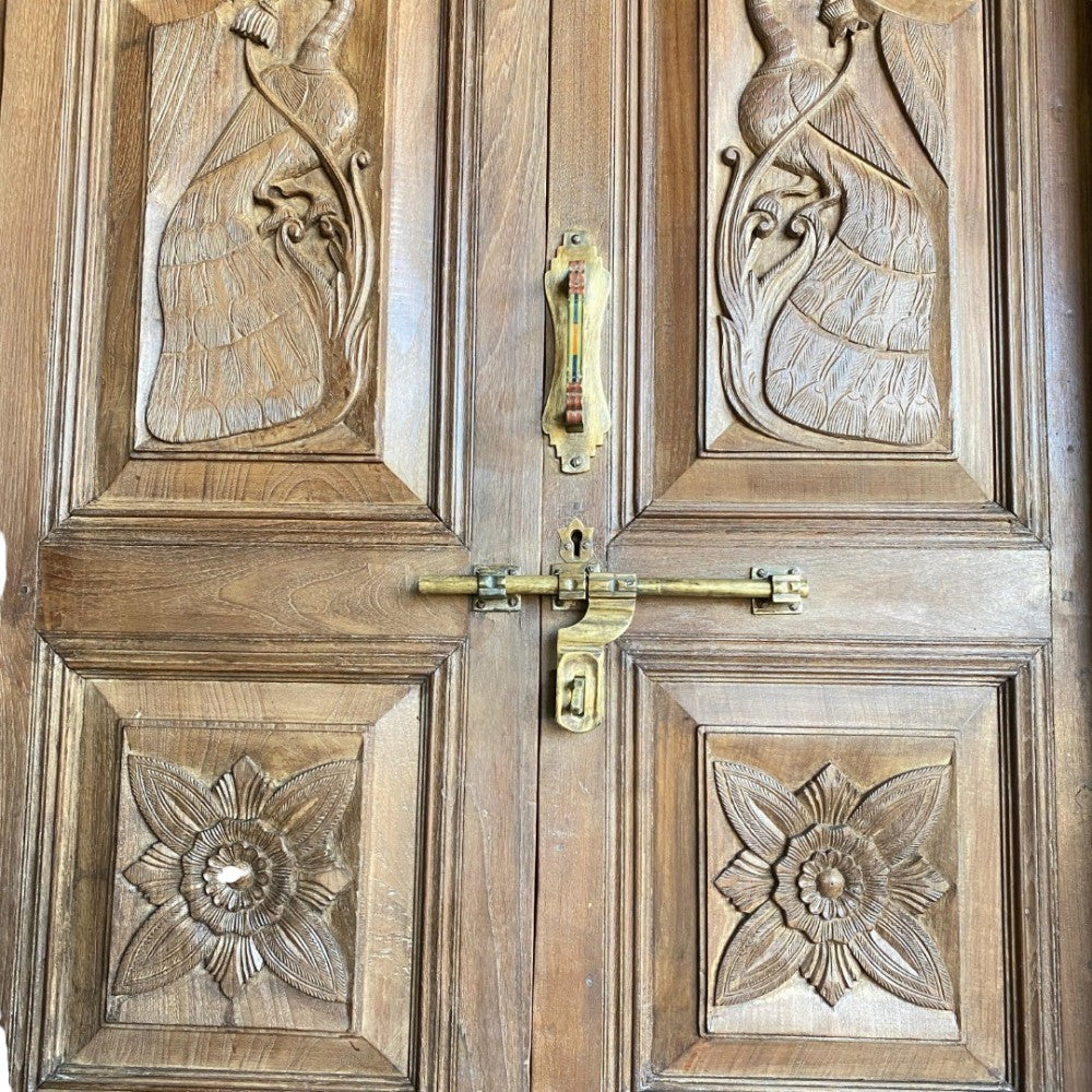 WOODEN DOOR
