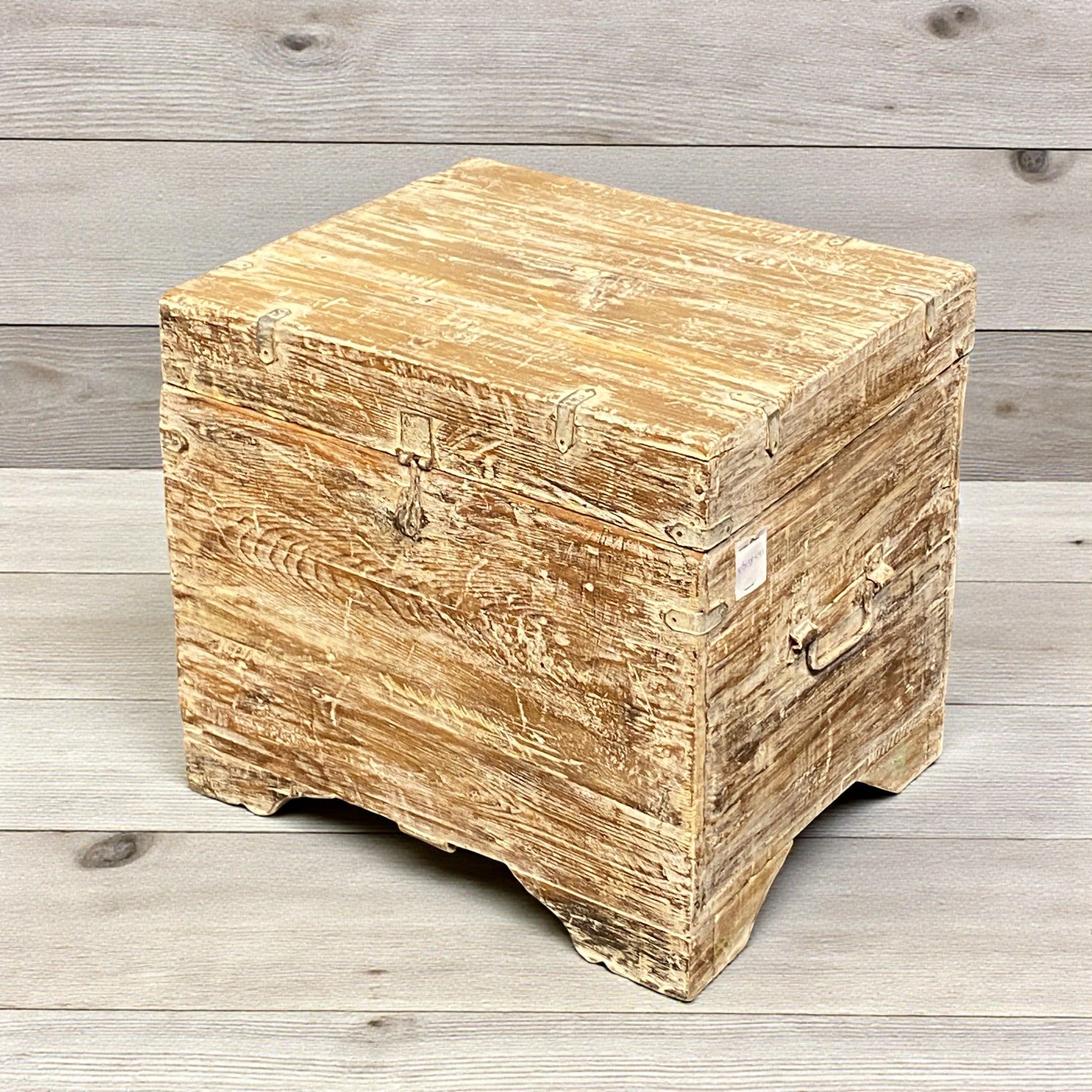VINTAGE WOODEN BOX