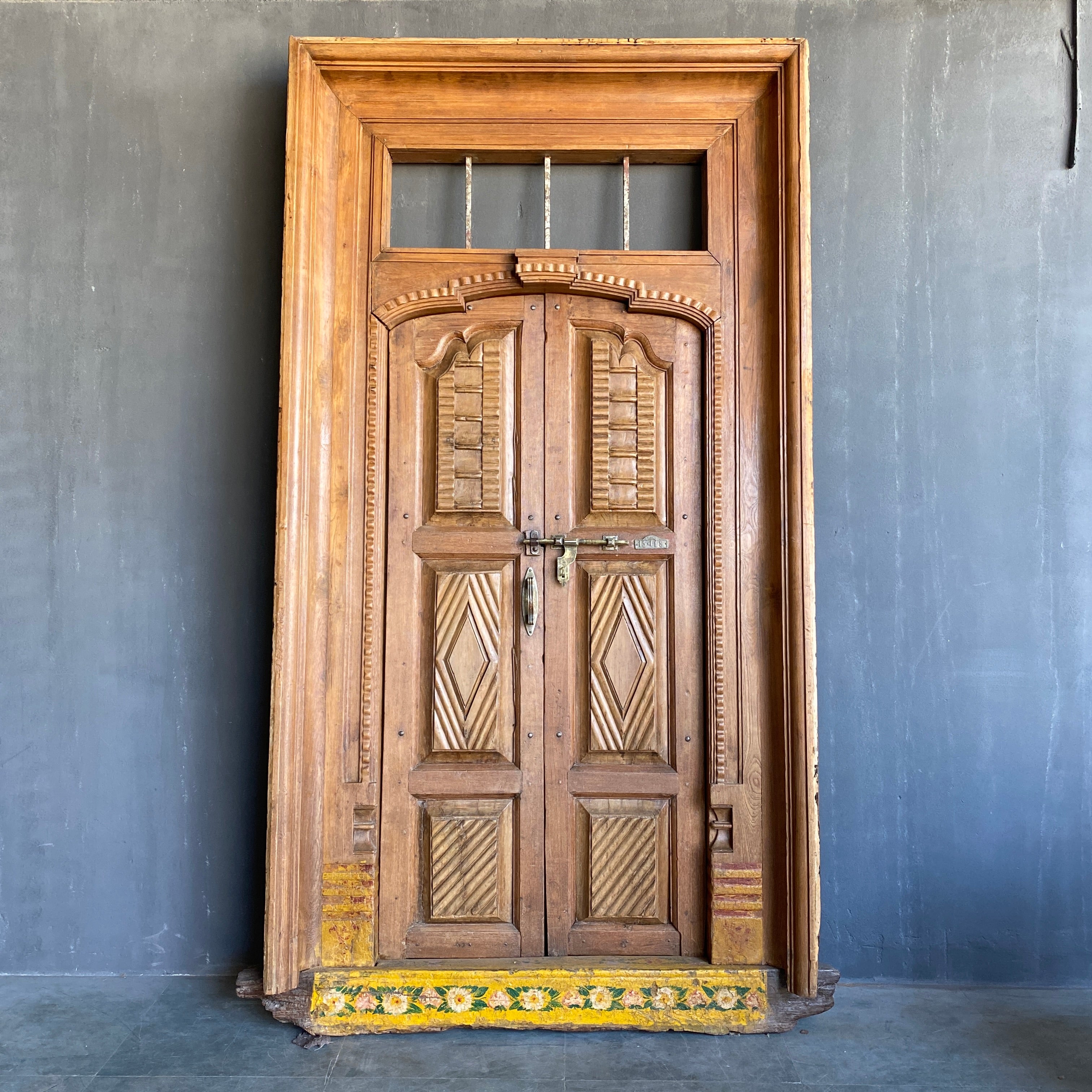 WOODEN DOOR