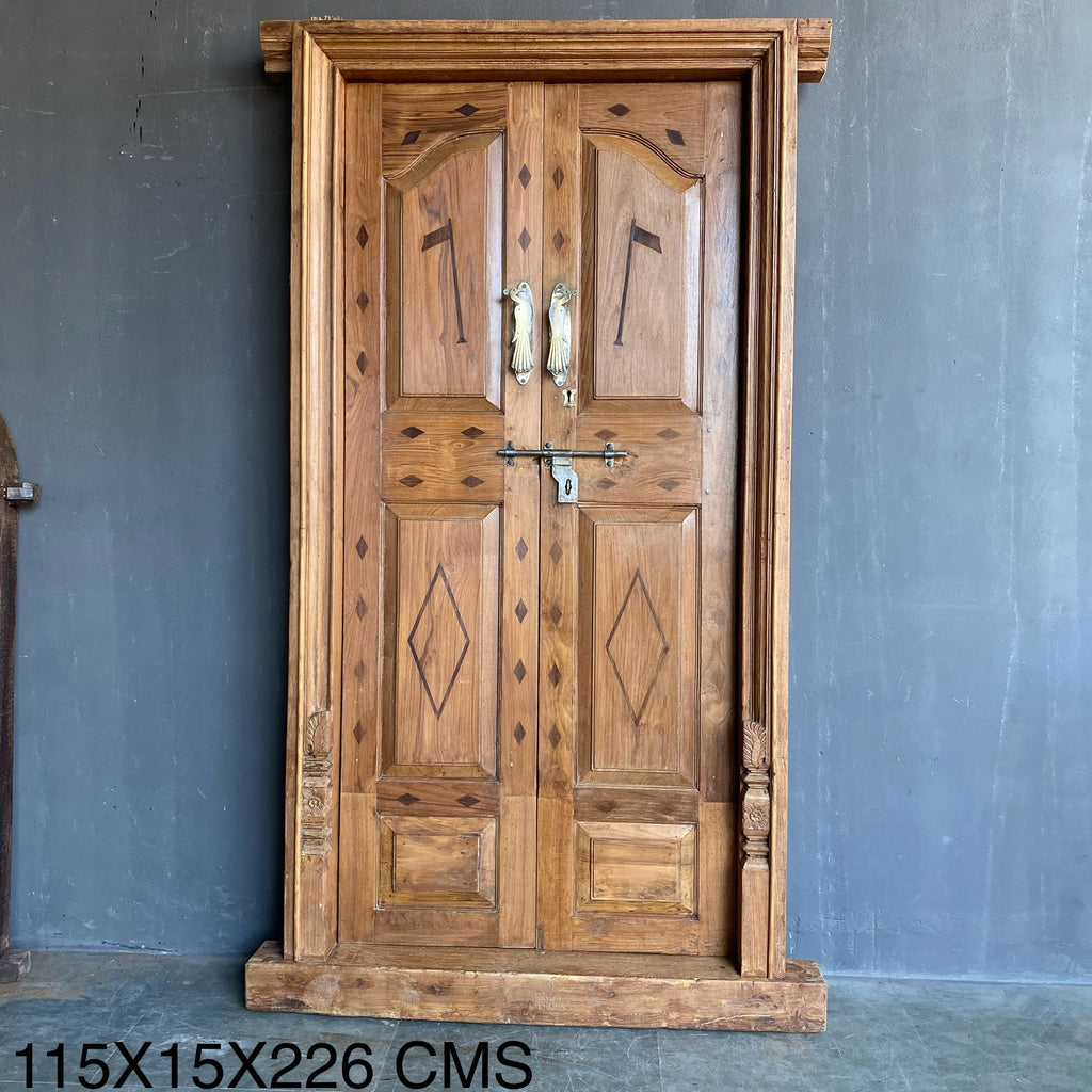 WOODEN DOOR