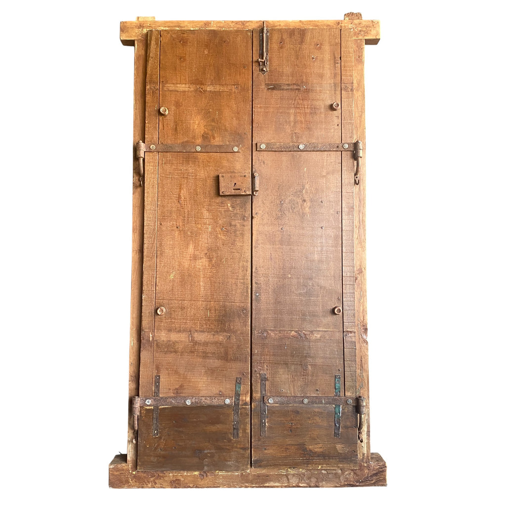 WOODEN DOOR