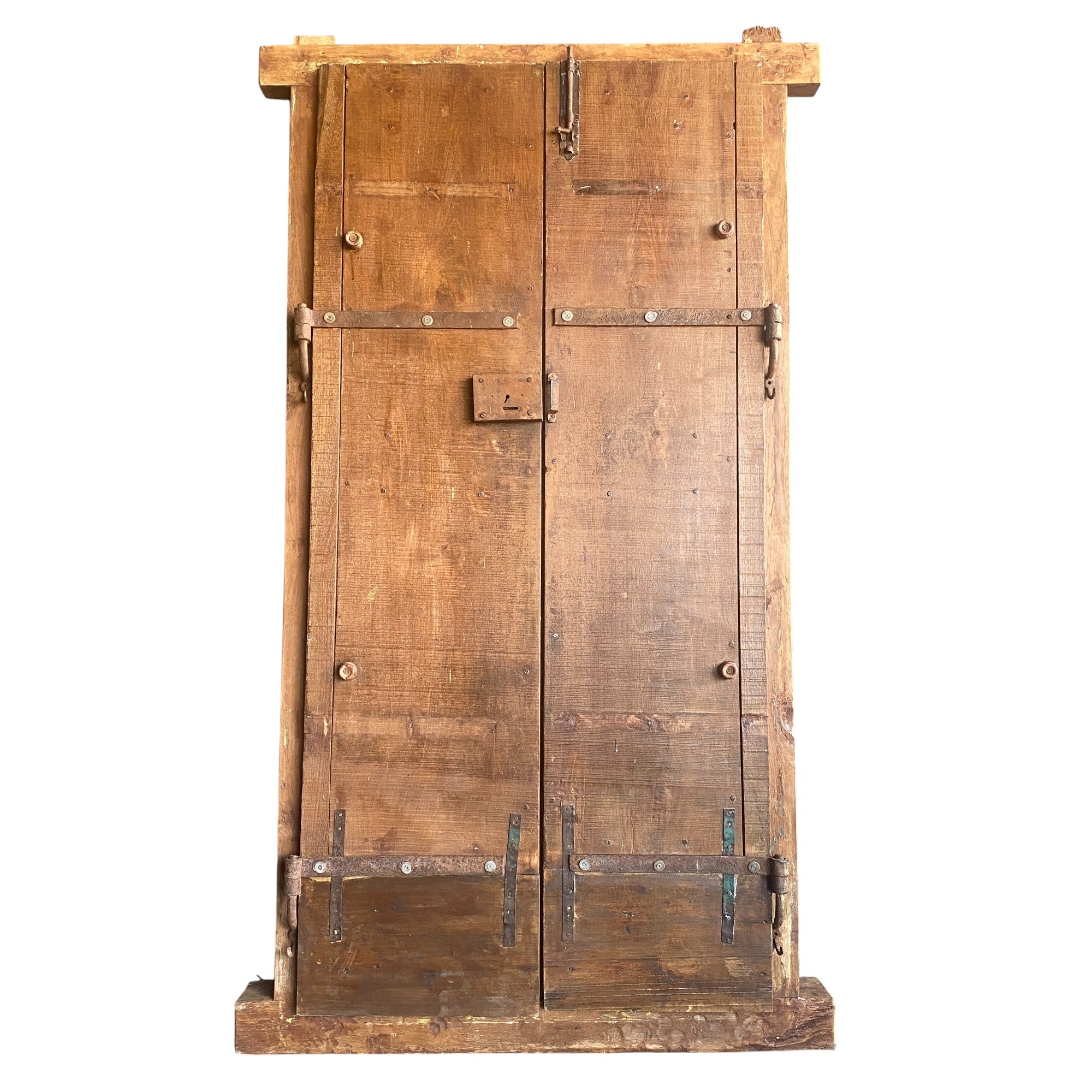 WOODEN DOOR