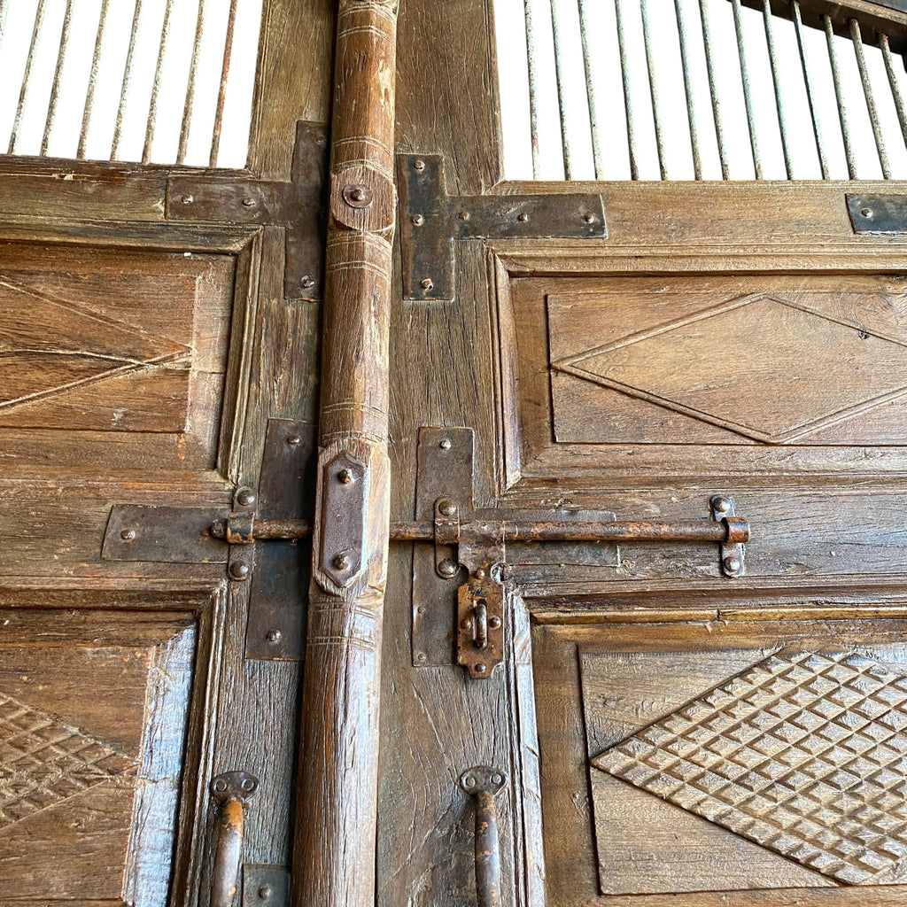 WOODEN DOOR