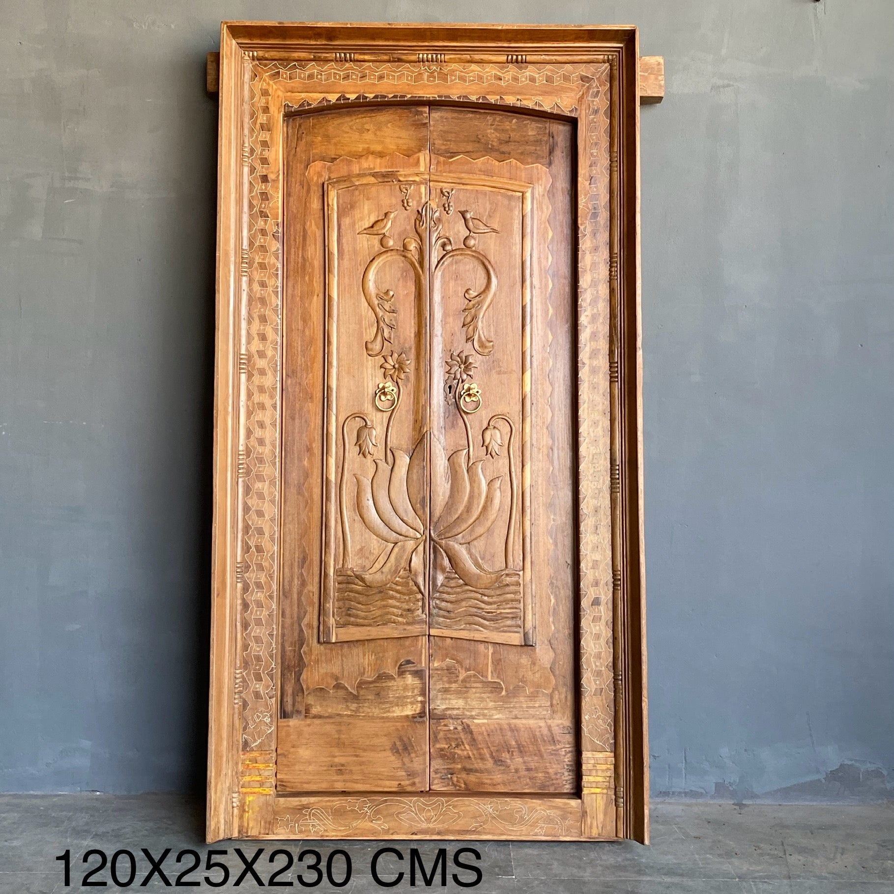WOODEN DOOR