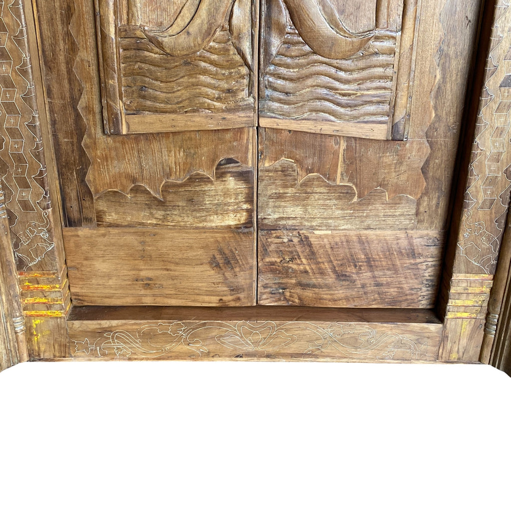WOODEN DOOR