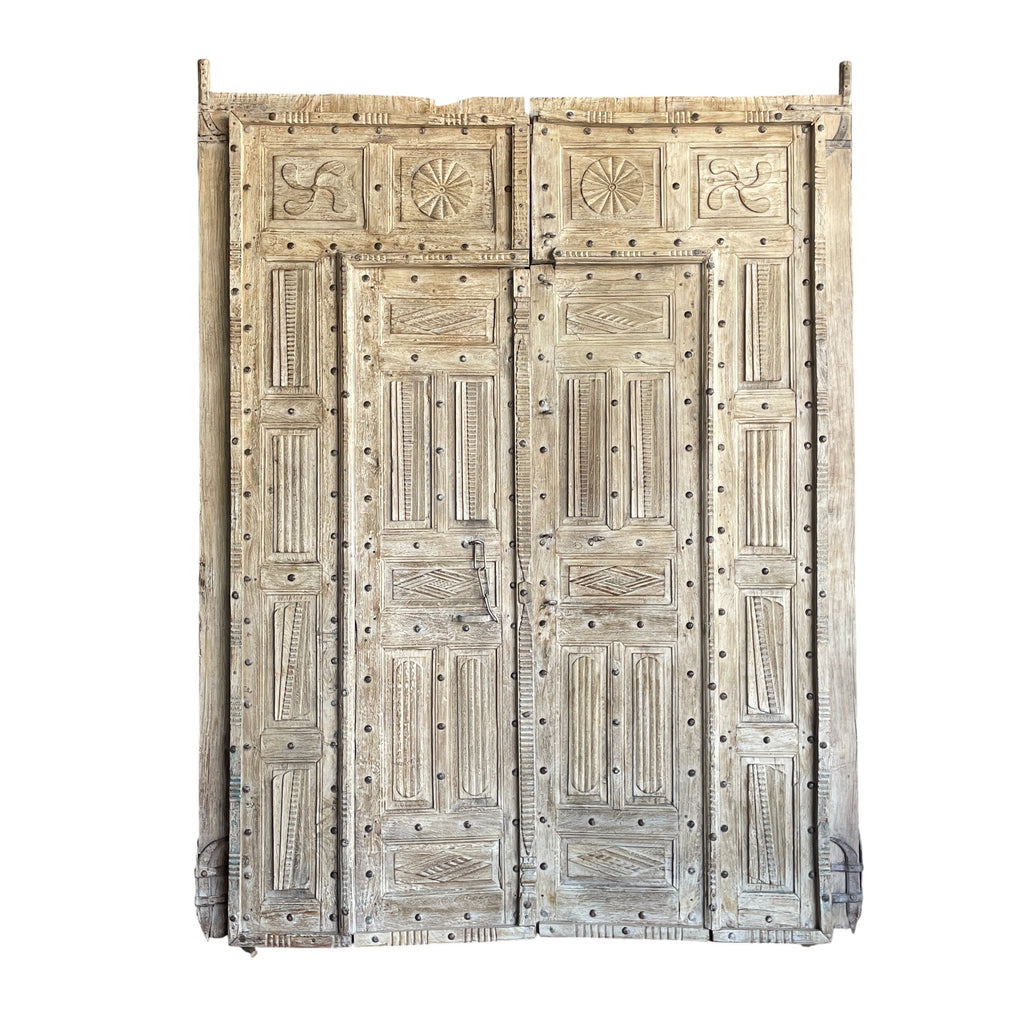 WOODEN DOOR