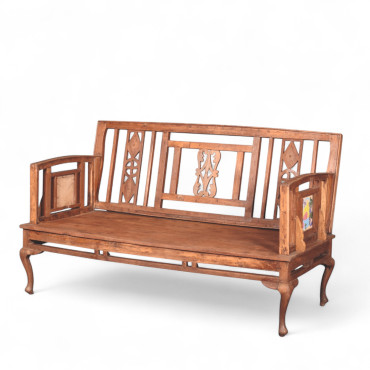 WOODEN BENCH