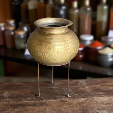 BRASS POT