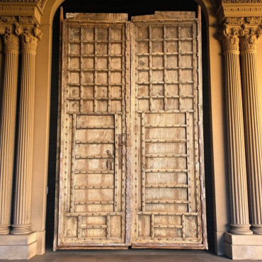 WOODEN DOOR