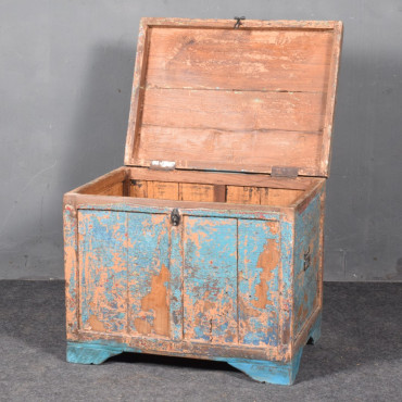 WOODEN BOX